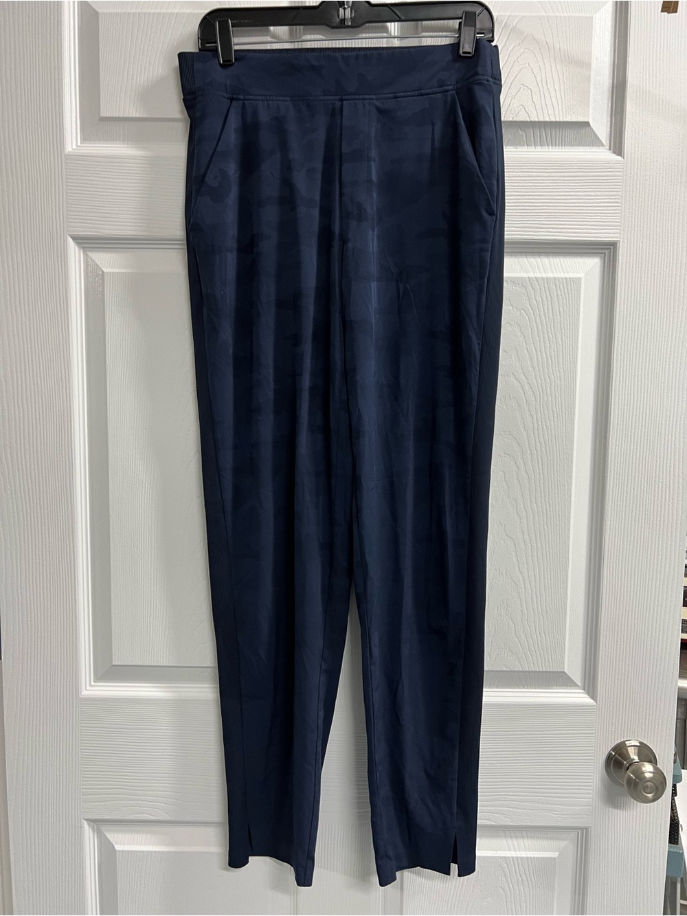 Athleta Women’s Blue Brooklyn Ankle Camo Pants - Size 8T - EUC